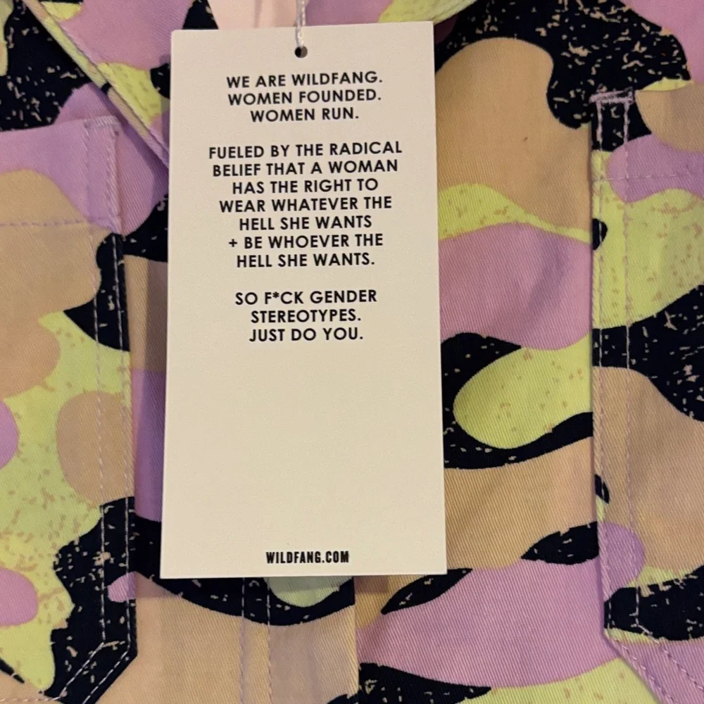 WILDFANG NWT The Essential Coverall in bright camouflage print Size Medium - Picture 8 of 12